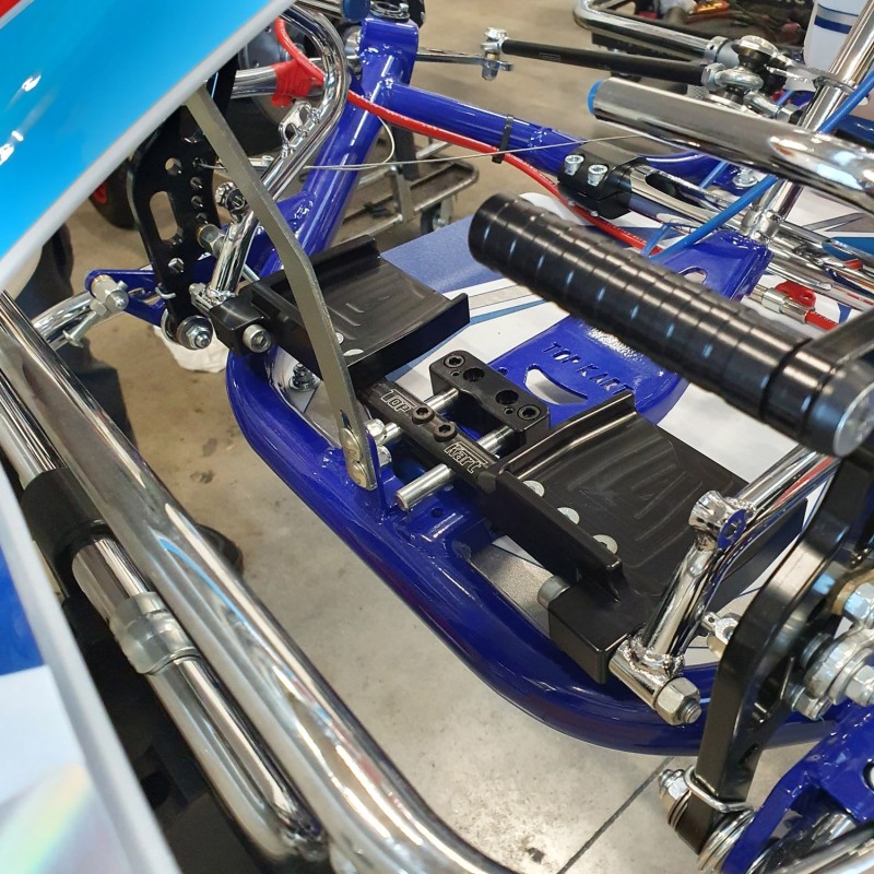 Apoyapies anodizado TOPKART con ataque pedales M8, MONDOKART